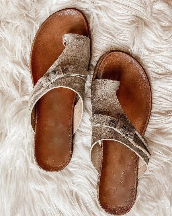 Toe Loop Flat Sandals